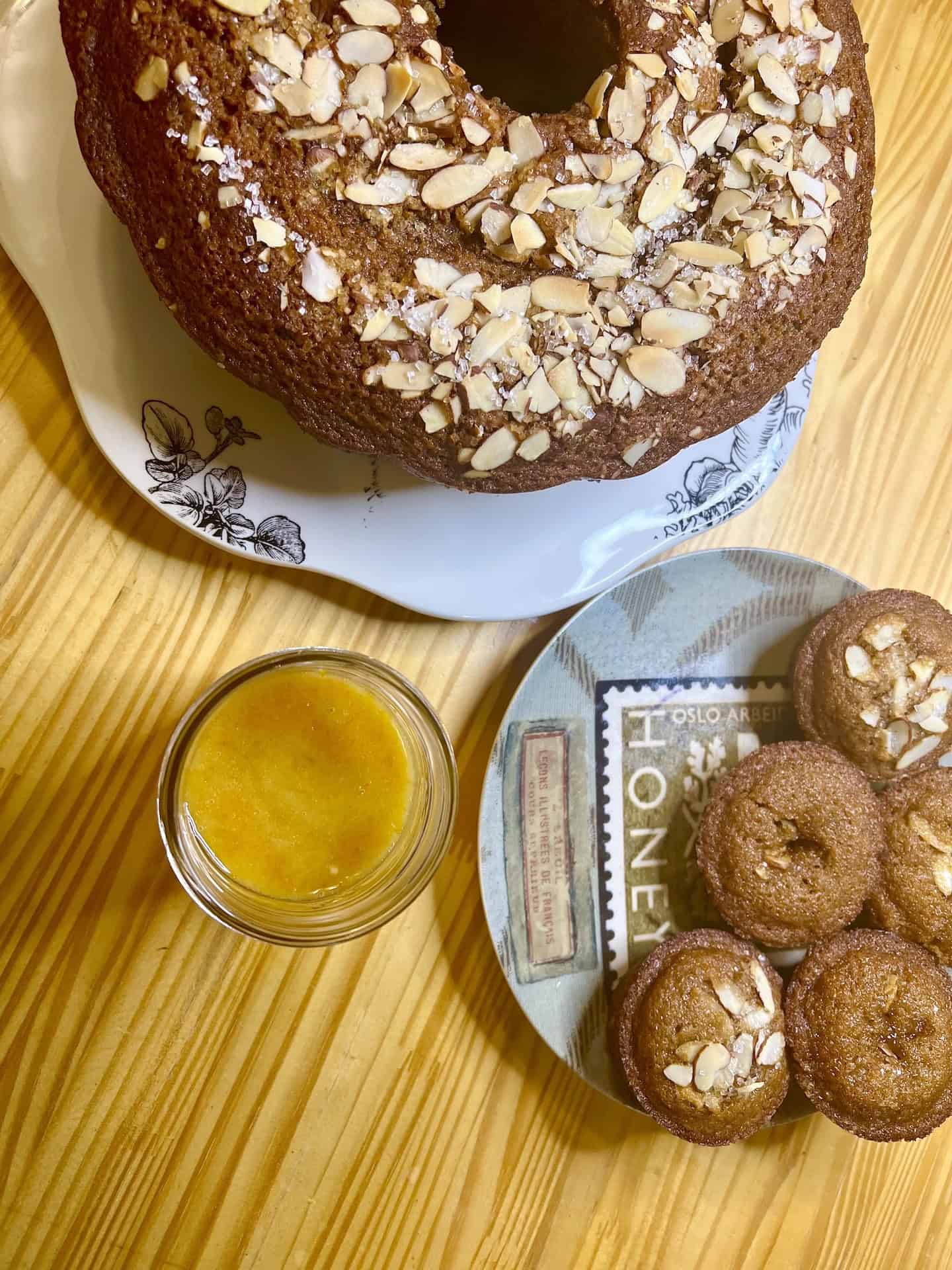 cake with almond